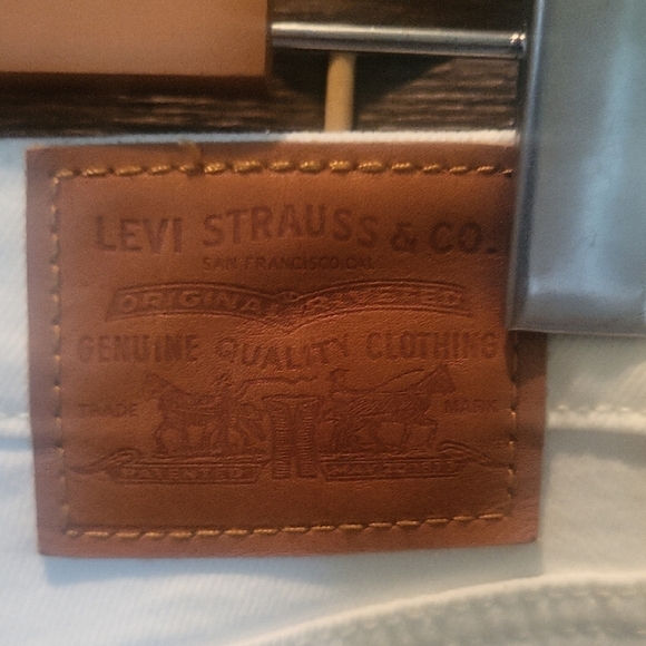 Levis White Straight Leg Jeans with Raw Edge - Picture 6 of 8